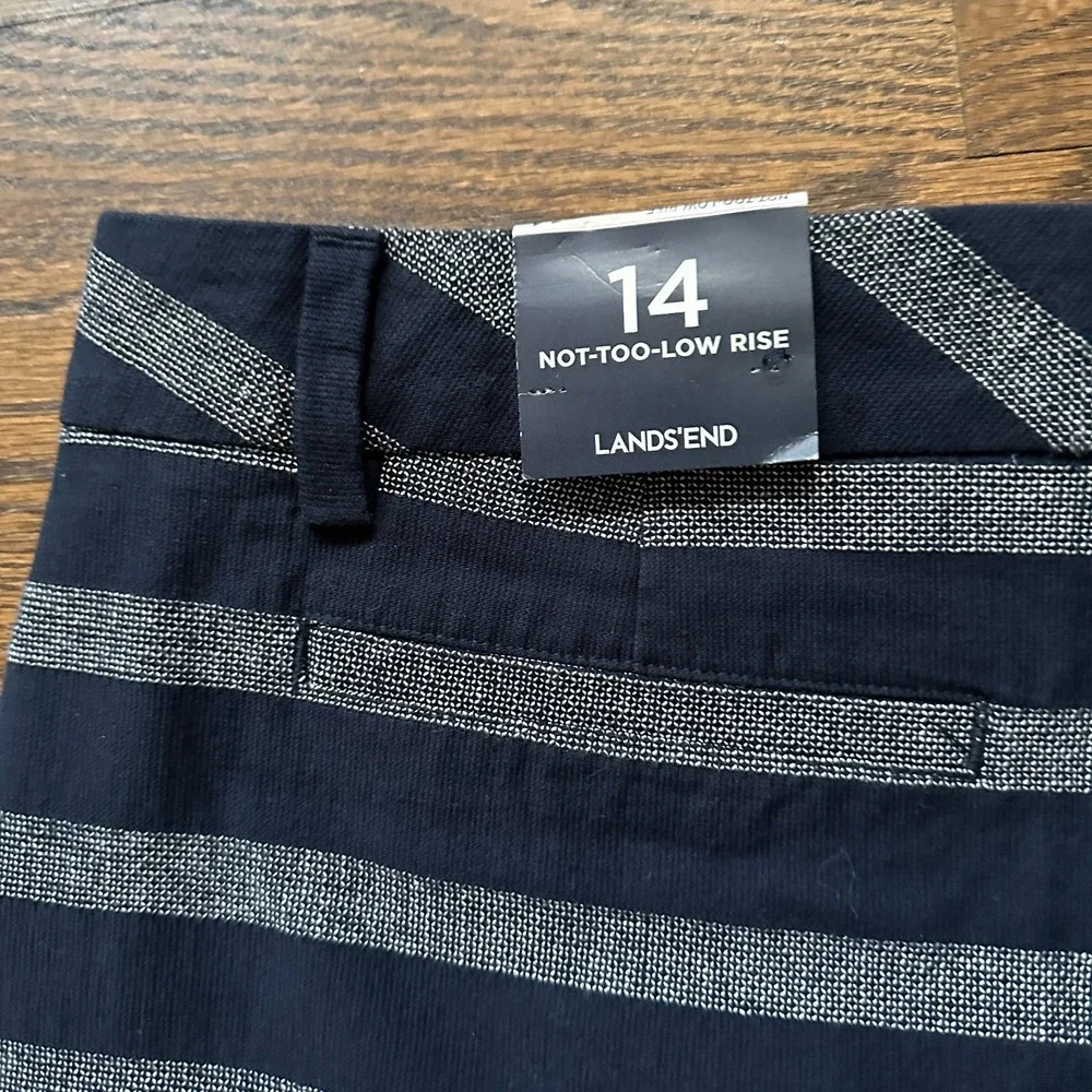 Lands' End Women Blue White Striped Dobby Shorts Mid Rise 5in Inseam Size 14 NWT